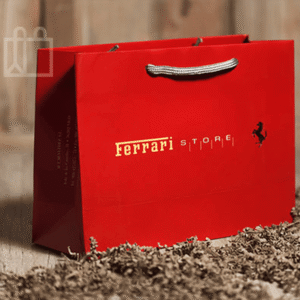 Bolsa de papel roja de Ferrari Store con asas de cordón